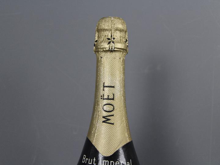 A non-vintage magnum of Moet & Chandon Brut Imperial Champagne, 150 cl 12% AVB, - Image 4 of 6