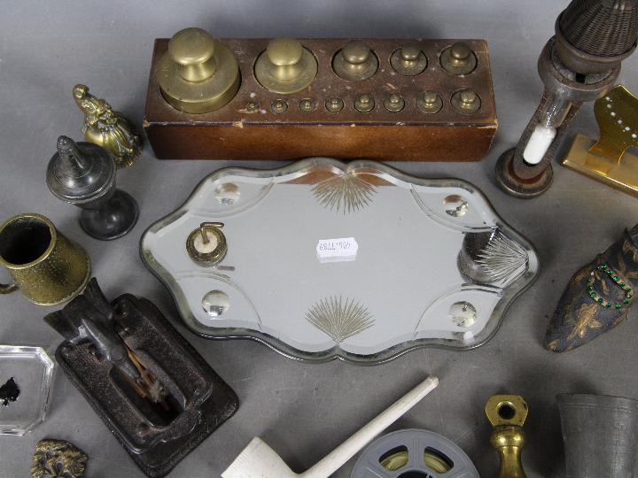 A mixed lot of collectables to include vesta cases, vintage lighters, brassware, set of weights, - Image 3 of 5