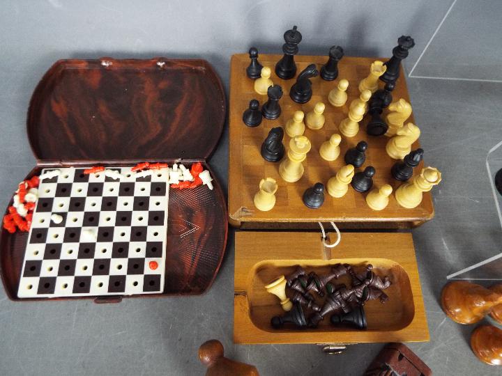 Two loose chess sets, the larger with 9 cm king and two travelling sets. - Image 2 of 4