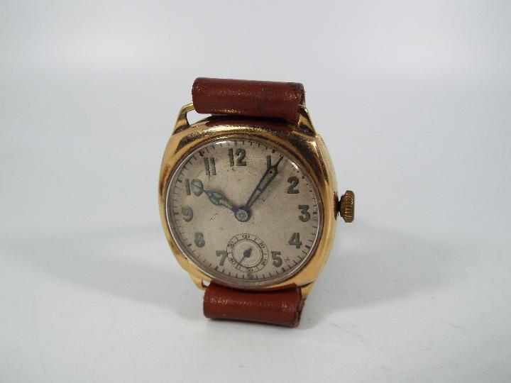 A gentleman's 9ct gold cased wristwatch on leather strap. - Image 3 of 6