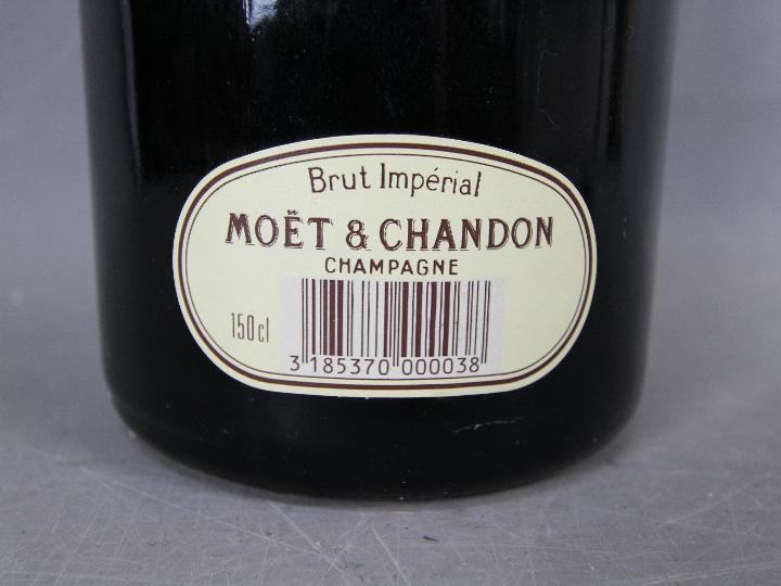 A non-vintage magnum of Moet & Chandon Brut Imperial Champagne, 150 cl 12% AVB, - Image 5 of 6