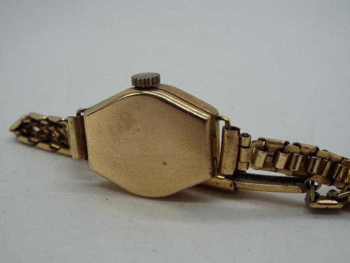 A lady's 9ct gold cased wristwatch on rolled gold bracelet - Image 3 of 4