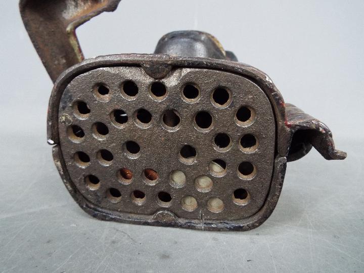 A vintage cast iron mechanical money bank, approximately 15 cm (h). - Image 6 of 7