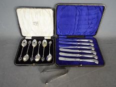 A cased set of six George V hallmarked silver coffee spoons, Birmingham assay 1924,