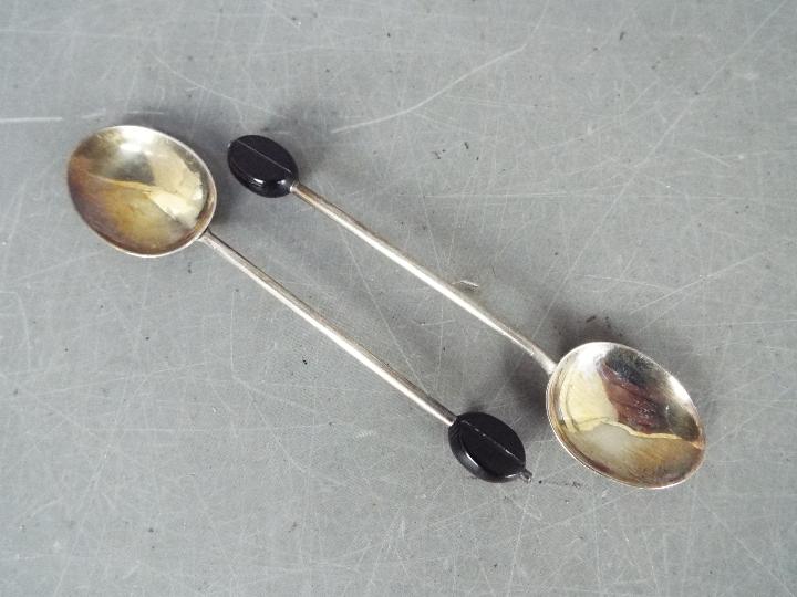 A George V cased set of six silver coffee spoons (tongs lacking) with bean terminals, - Image 2 of 4