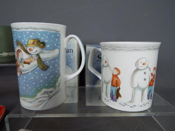 A small mixed lot of ceramics to include Wedgwood Jasperware, Royal Doulton 'Snowman', Oriental, - Image 3 of 5