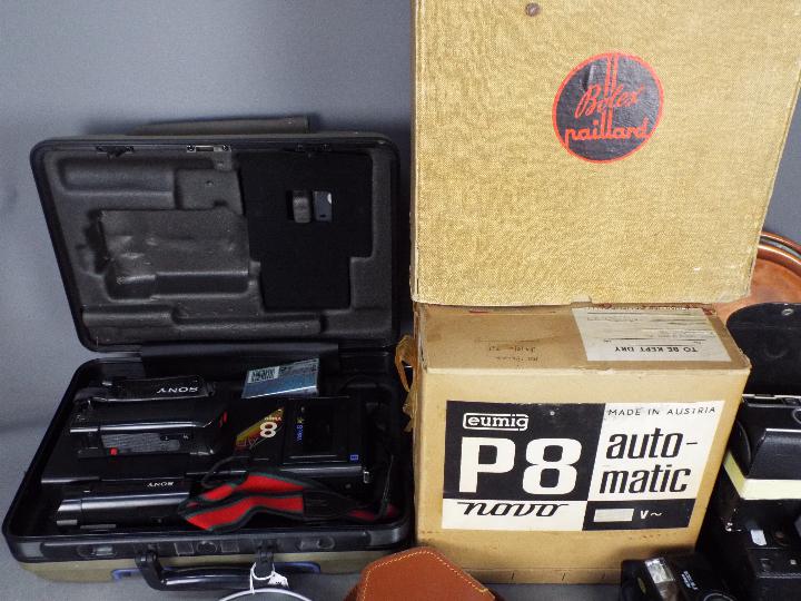 Lot to include cameras, binoculars, a Bolex Paillard M8 projector (boxed), - Image 3 of 3