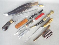 A collection of knives, multi tool and similar.