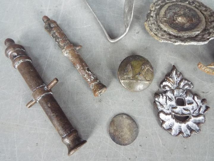Metal Detector Find - A varied collection of items to include coins, miniature cannon models, - Image 3 of 4