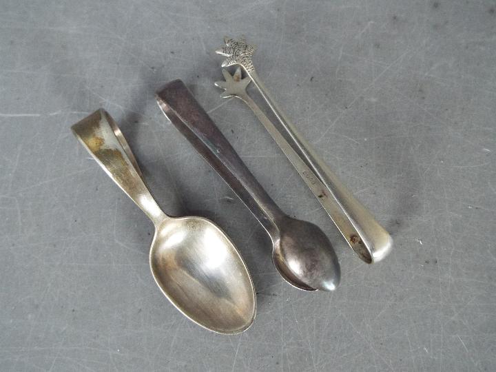 A George V cased set of six silver coffee spoons (tongs lacking) with bean terminals, - Image 3 of 4