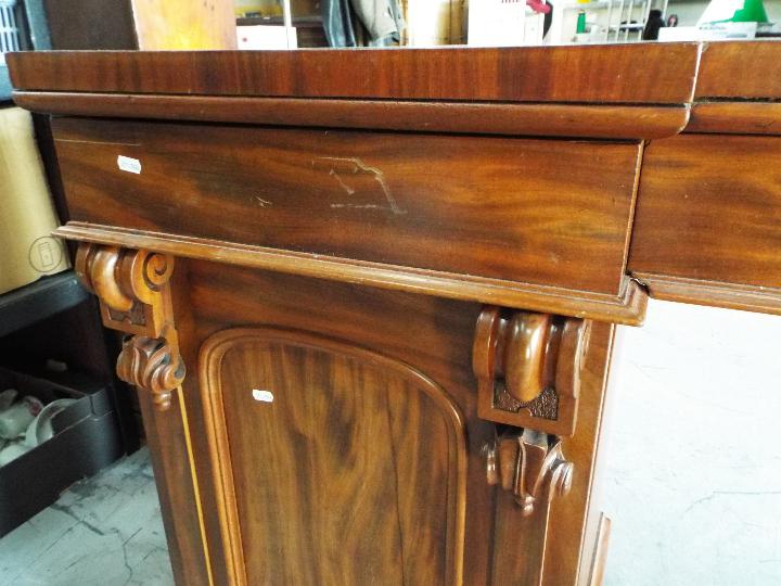 A substantial pedestal desk measuring 92 cm (h) x 183 cm (w) x 59 cm (d) the kneehole flanked by - Image 5 of 11