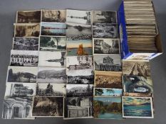 Deltiology - In excess of 700 early to mid period foreign topographical cards.