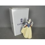 A Lladro Disney figurine, Snow White # 7555,