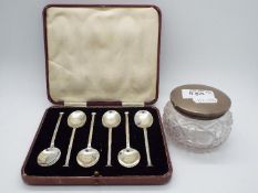 A cased set of six George V hallmarked silver coffee spoons, Sheffield assay 1928,