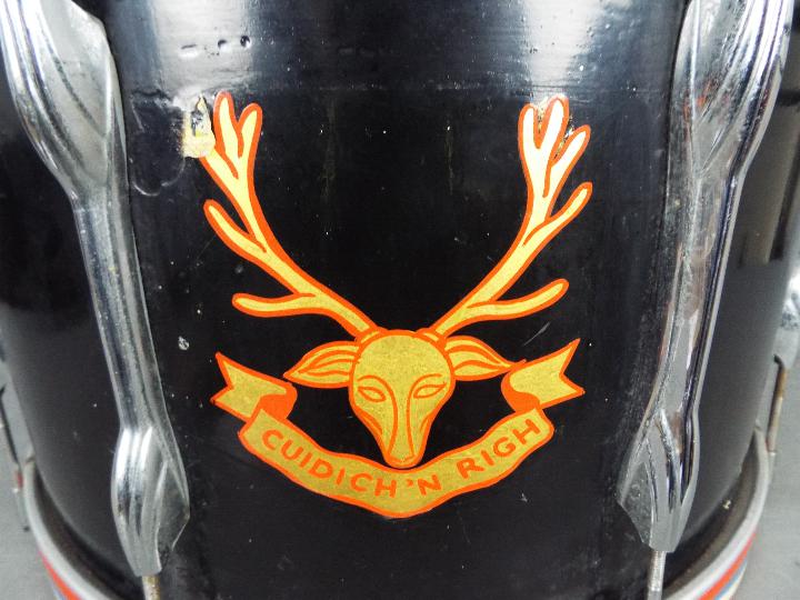 A regimental style marching drum printed with the Gaelic motto Cuidich'n Righ (trans Help the King) - Image 2 of 5