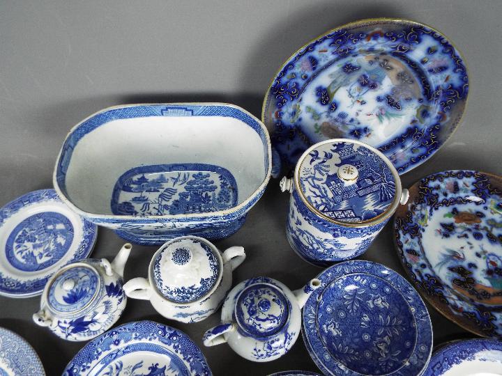 A collection of blue and white ceramics to include Oriental, English Ironstone, Willow and similar. - Image 3 of 8