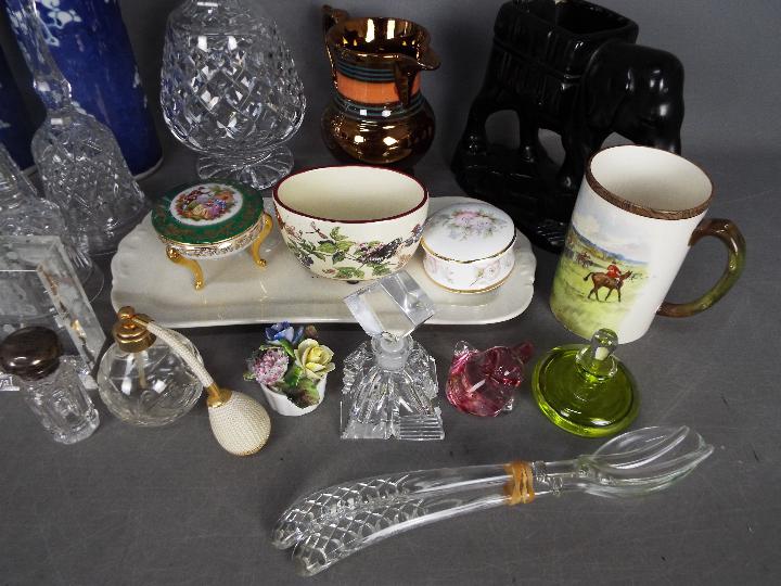 A mixed lot of ceramics and glassware to include atomisers, scent bottles one with silver lid), - Image 4 of 5