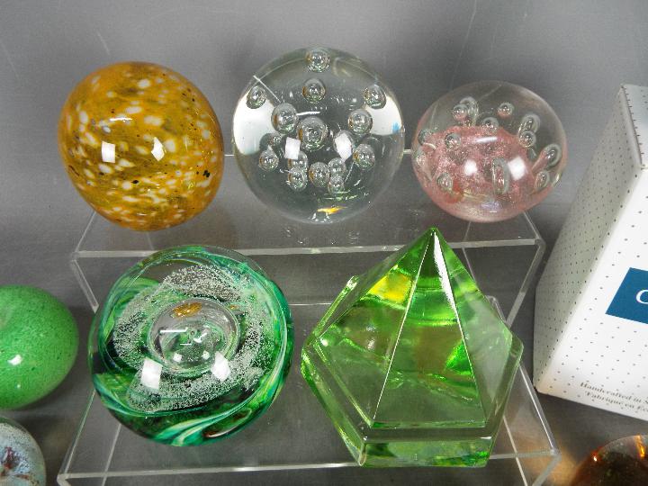 A collection of paperweights to include Caithness, Mdina, Selkirk Glass, Odessa and similar. - Image 4 of 4