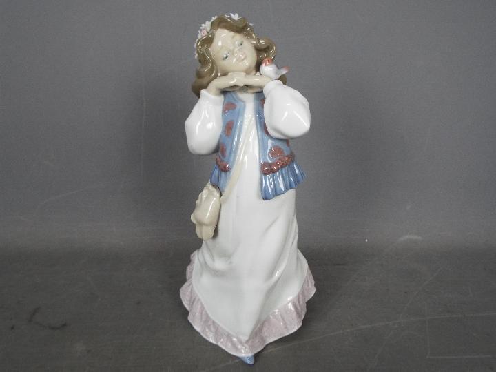 Lladro - a figurine entitled Dreams of a Summer Past # 6401 ca 1997, - Image 2 of 4