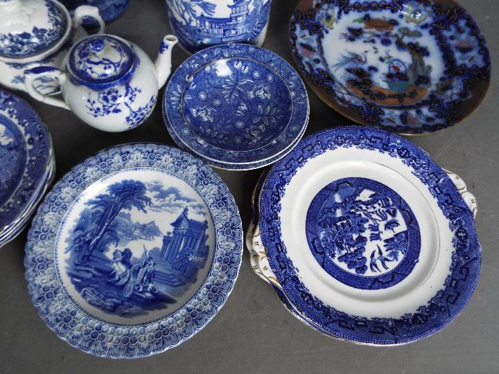 A collection of blue and white ceramics to include Oriental, English Ironstone, Willow and similar. - Image 4 of 8