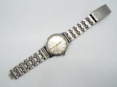 A gentleman's vintage Kered 15 jewel wri