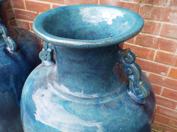 Garden décor - a pair of large blue twin handled urns, - Image 2 of 5