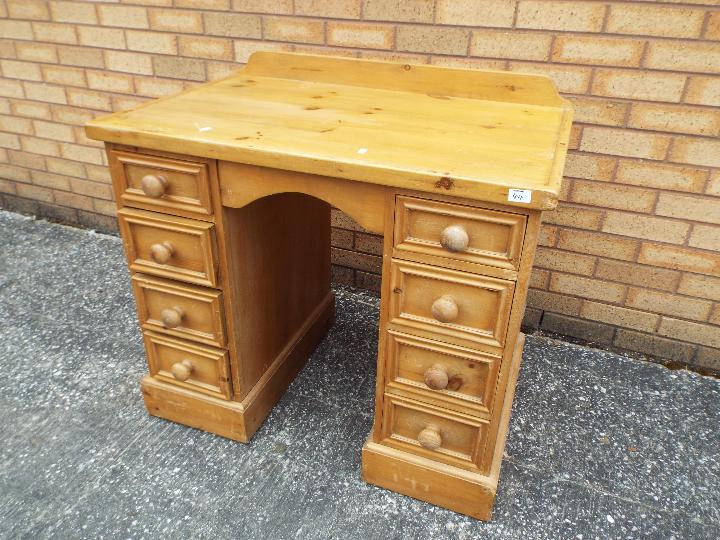 A pine kneehole desk measuring approximately 78 cm x 92 cm x 60 cm. - Image 2 of 3