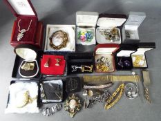 A collection of costume jewellery and similar.
