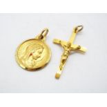 A 9ct gold crucifix pendant, 3.4 cm x 1.