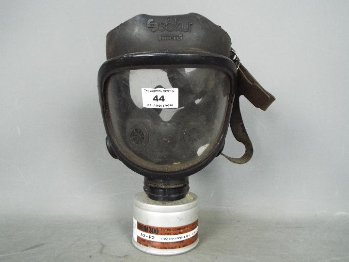 A Sekur by Pirelli Gas Mask