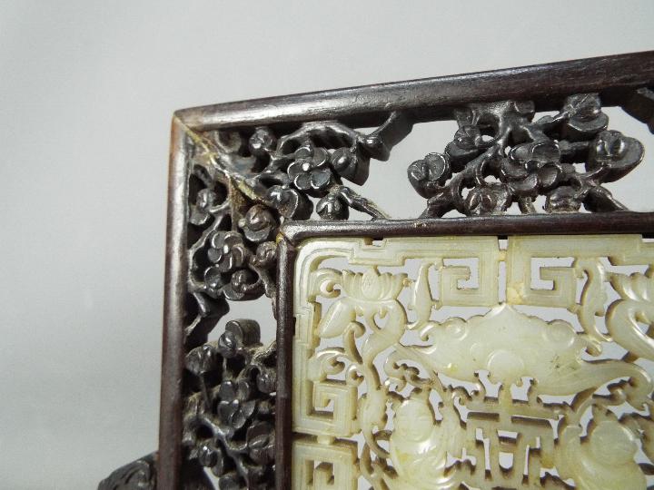 A carved wood and jade table screen, - Image 6 of 12