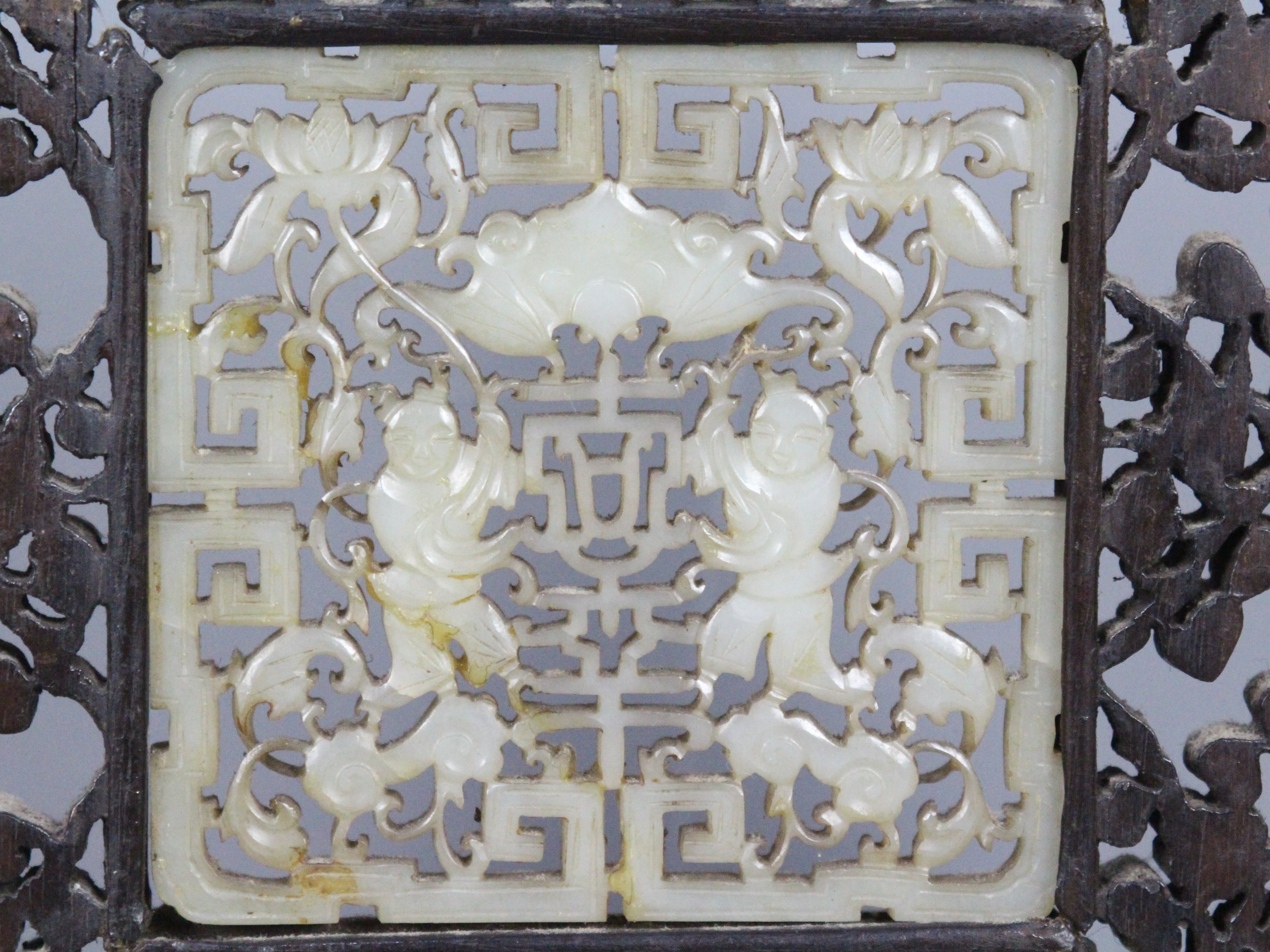 A carved wood and jade table screen, - Image 10 of 12