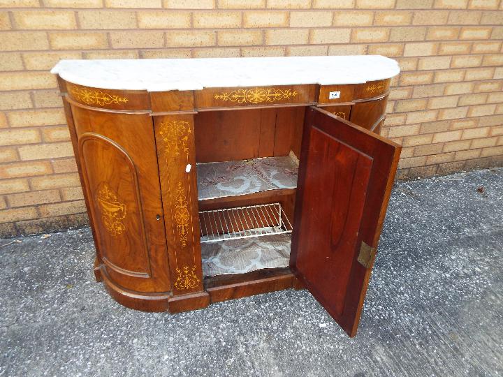A marble topped credenza with inlaid decoration, approximately 86 cm x 120 cm x 36 cm. - Image 3 of 4