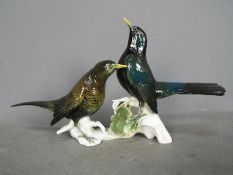 KARLS ENS, VOLKSTEDT, PORZELLANFIGUR - A figurine depicting two birds on a branch,