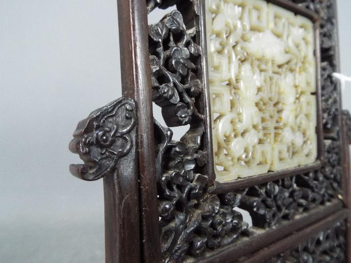 A carved wood and jade table screen, - Image 7 of 12