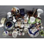 A mixed lot of ceramics to include Coalport, Aynsley, Carlton Ware, Royal Doulton and similar.