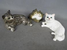 Beswick - Two Persian cat figurines, both shape # 1876 and a figurine of two kittens, # 1316.
