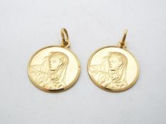 Two 9ct gold religious pendants each with depiction of the Madonna, 2 cm (d), approximately 6.