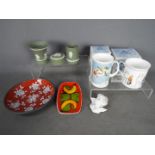 A small mixed lot of ceramics to include Wedgwood Jasperware, Royal Doulton 'Snowman', Oriental,