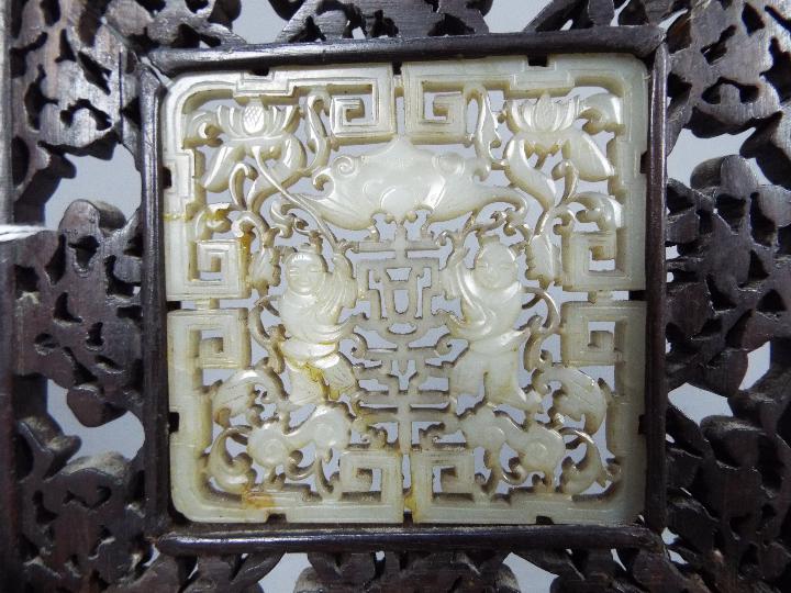 A carved wood and jade table screen, - Image 4 of 12