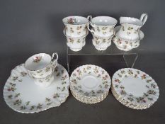 Royal Albert - A Winsome pattern tea ser