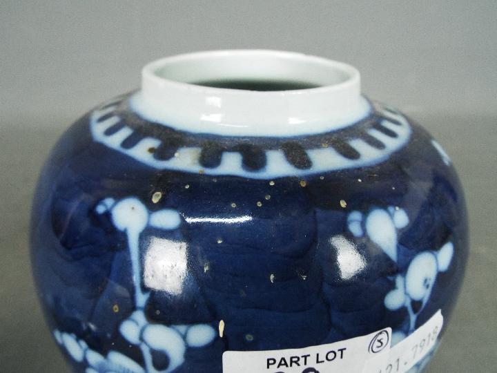 Five blue and white ginger jars and covers, largest approximately 15 cm (h). - Image 8 of 11