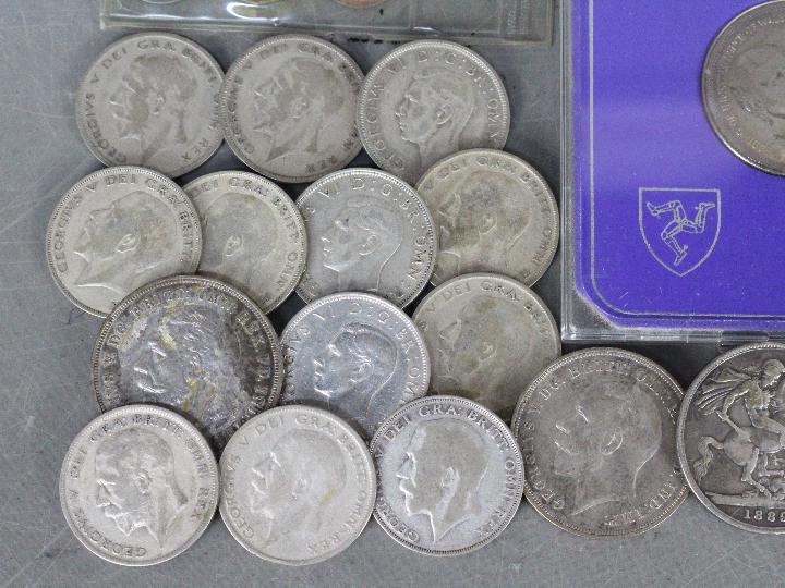 A collection of commemorative crowns and coins including silver content examples including one - Image 3 of 5