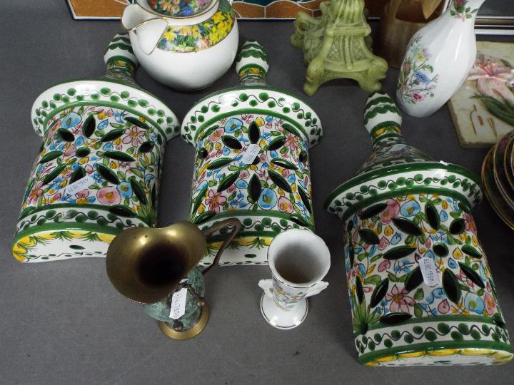 A mixed lot comprising ceramics to include Paragon Springtime, metalware, - Image 2 of 5