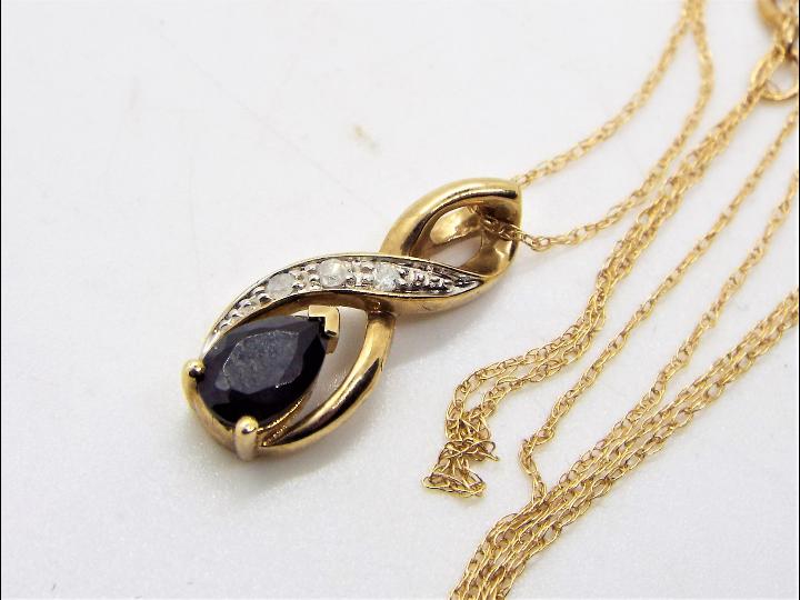 A 9ct gold, diamond and sapphire jewellery set comprising pendant on fine link chain, stamped 375, - Image 2 of 5