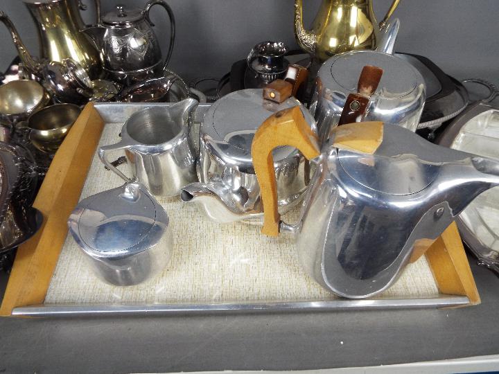 A quantity of metal ware, plated, stainless and similar. - Image 2 of 5