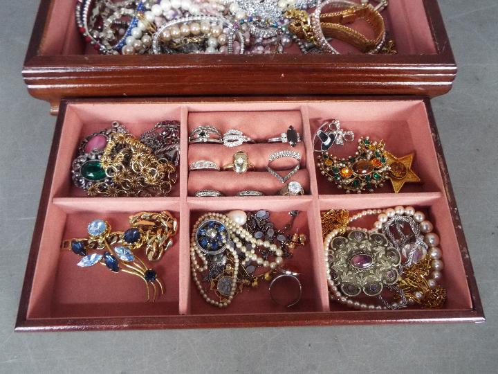 A jewellery box containing a quantity of costume jewellery including rings stamped 'Silver', - Image 2 of 7