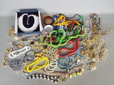 A quantity of costume jewellery.