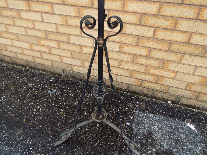 A wrought iron oil lamp stand and lamp, approximately 193 cm (h). - Image 3 of 4