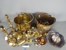 A quantity of mixed metalware, brass, copper, plated.